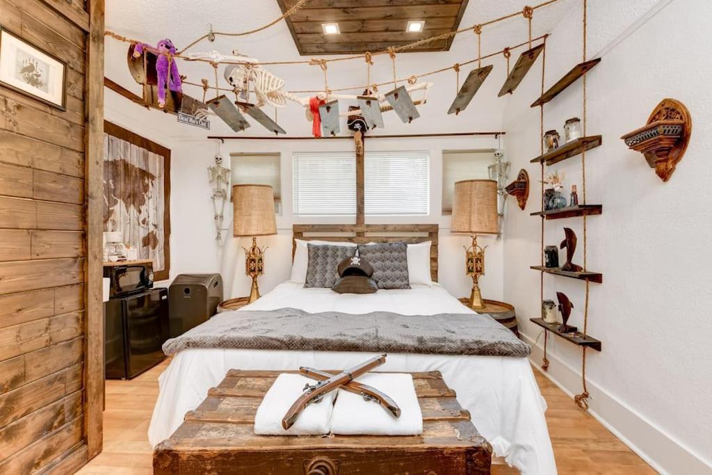 San Diego! Captain Jack Sparrow Welcomes You All! Themed Studio Gaslamp District!