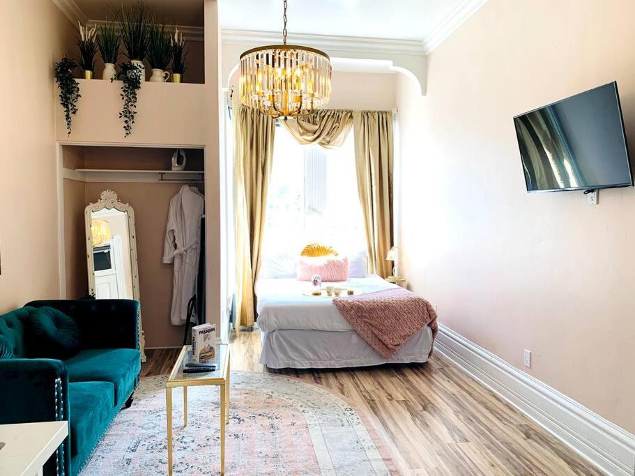 Adorable Studio Gaslamp District near San Diego Downtown! Perfect for Travelers and Couples!