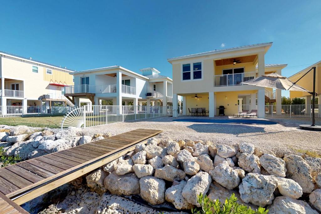 Canalside Cabana (Marathon)