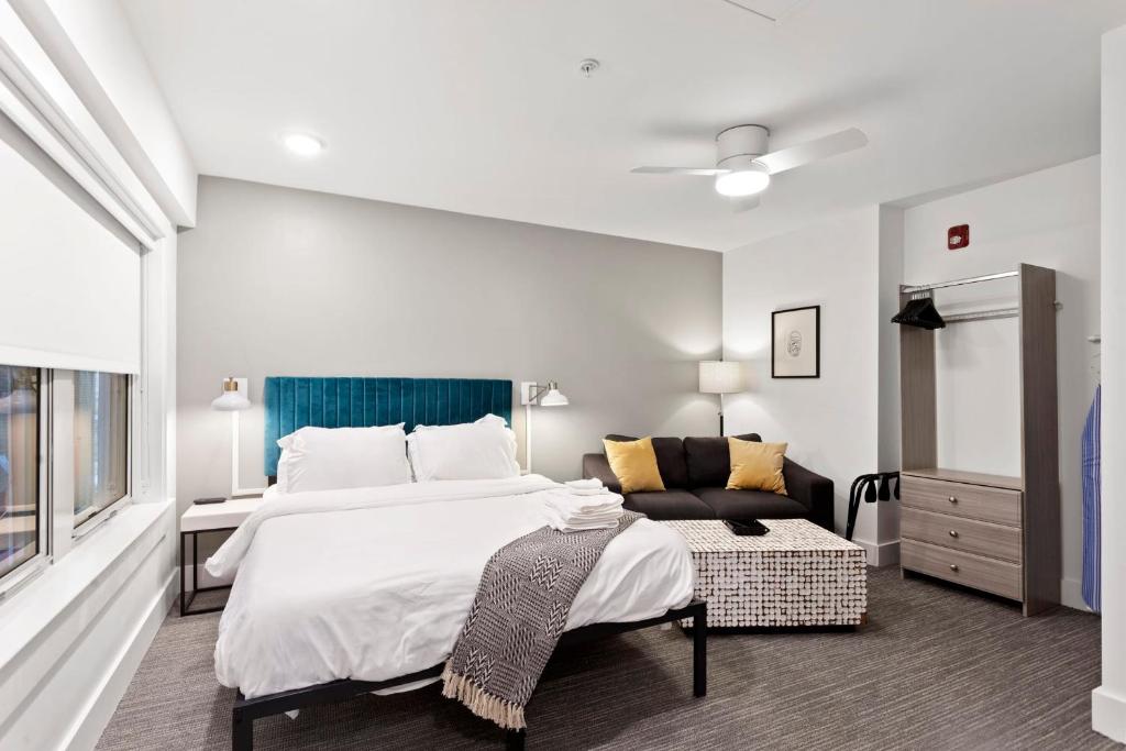 Modern MW Studio with Gym by Zencity