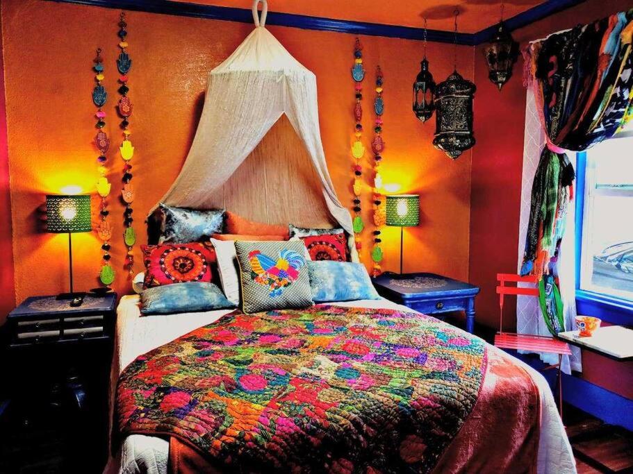 Bohemian-themed Vibe Studio Walking Distance to Convention center! Located near Downtown San Diego!