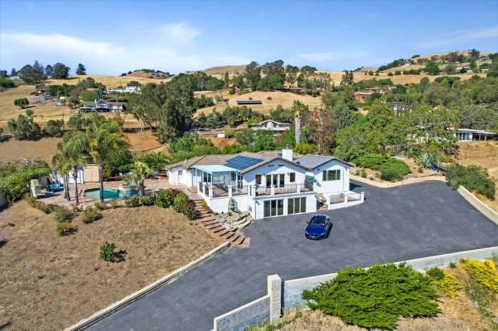 SPECTACULAR PARANOMIC VIEWS OF VALLEY and CITY LIGHTS