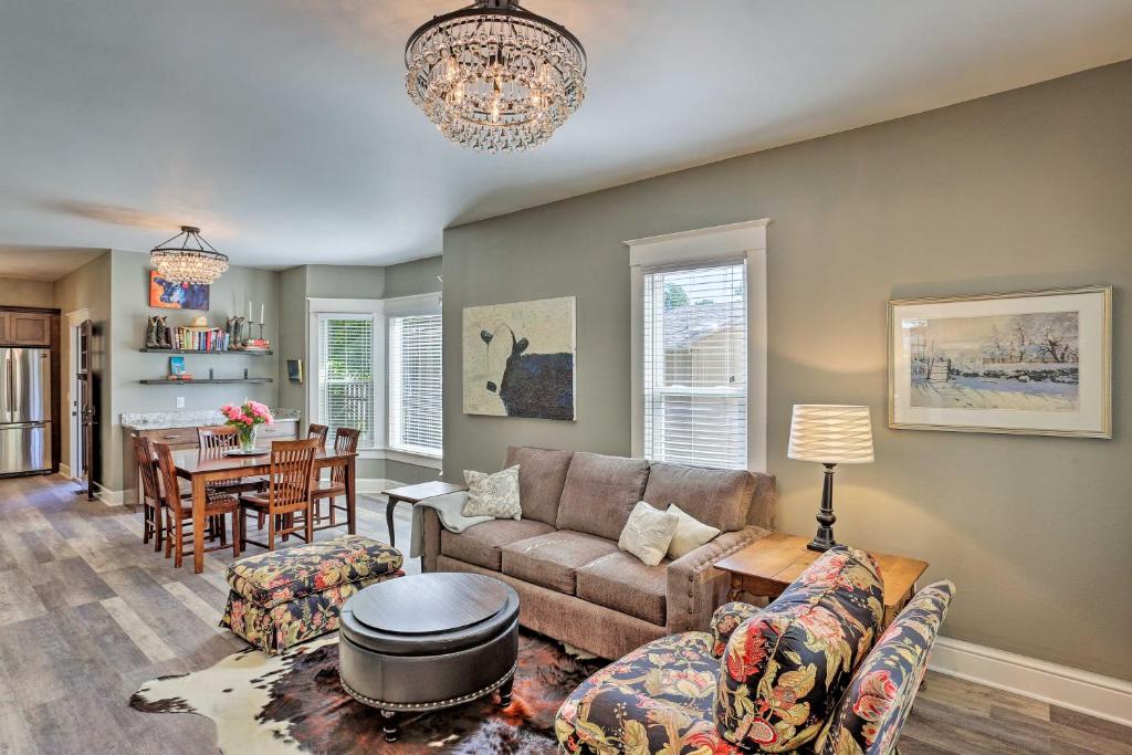 Contemporary Sheridan Home with Porch - Walk Downtown (Sheridan)