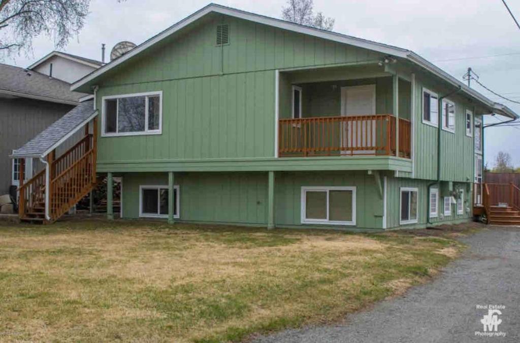 Near airport guest suite