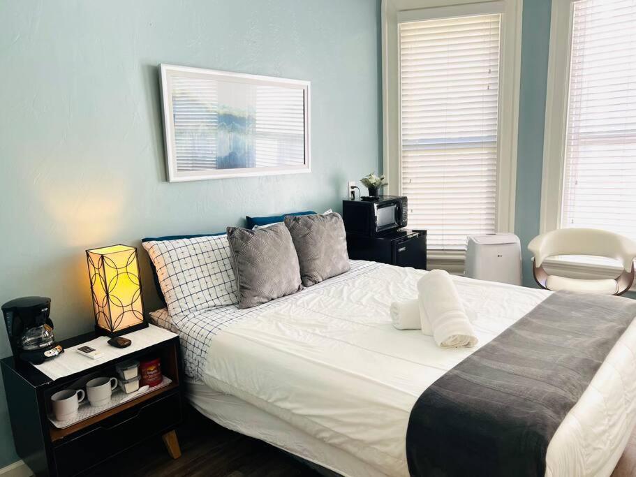 Modern Studio for two San Diego Downtown Perfect for Travelers and Couples Gaslamp!