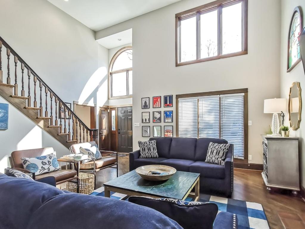 Stunning Plaza Home-Location Unbeatable-New Remodel