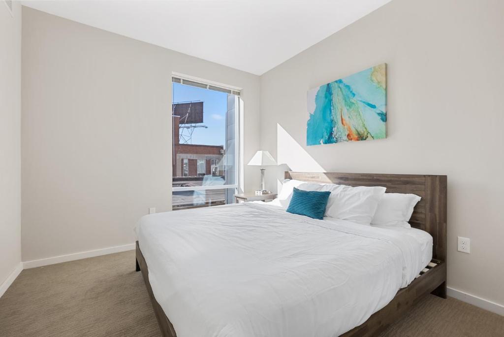 Spacious Insta-worthy Oasis steps from Night Life 360