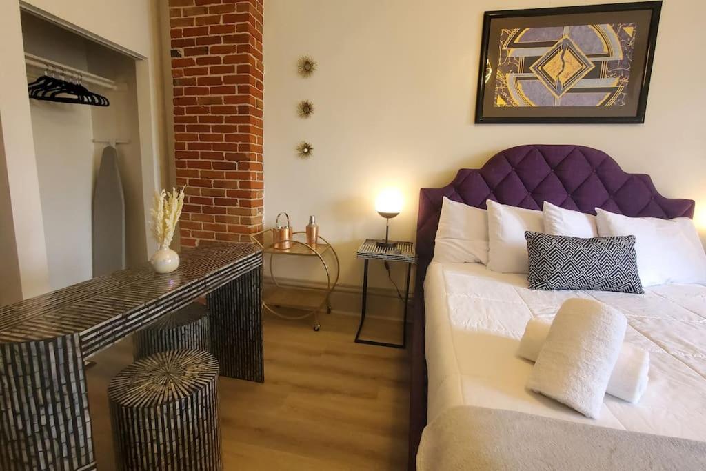 Lovely Studio for two in Gaslamp District! Great Amenities and Location! Perfect for Travelers and Couples!