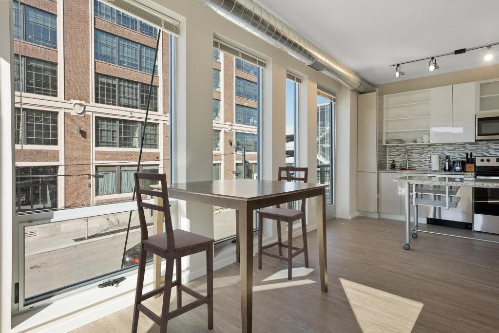 Glamorous Retreat Less than 10 miles to Arrowhead Stadium 359