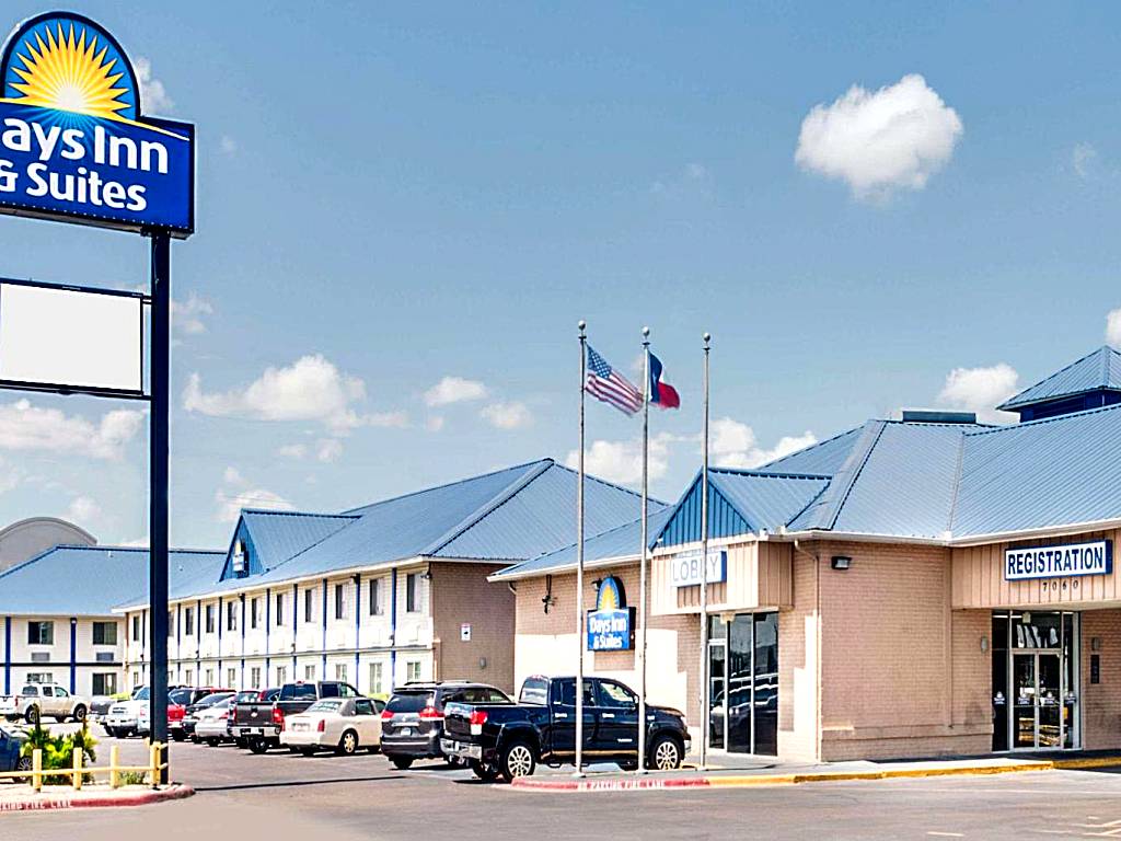 Days Inn & Suites by Wyndham Laredo