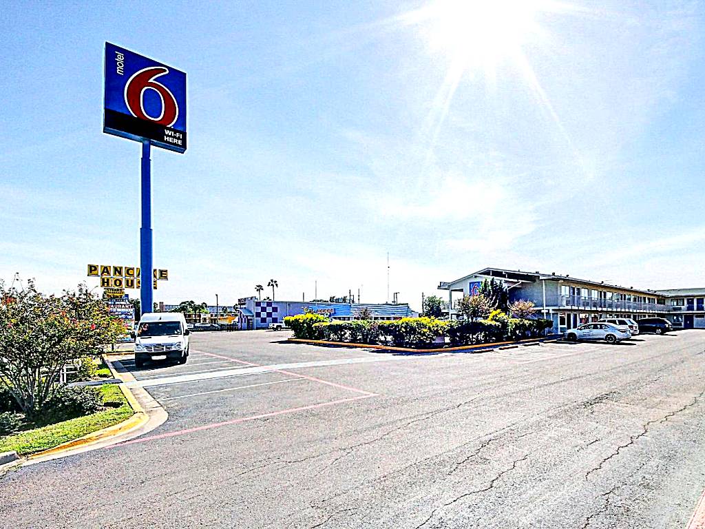 Motel 6-Laredo