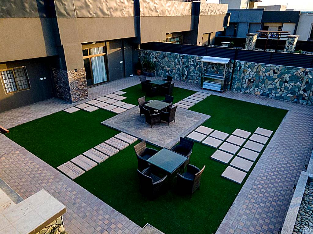 Trivelles Express - Penthouse and Apartment Suites