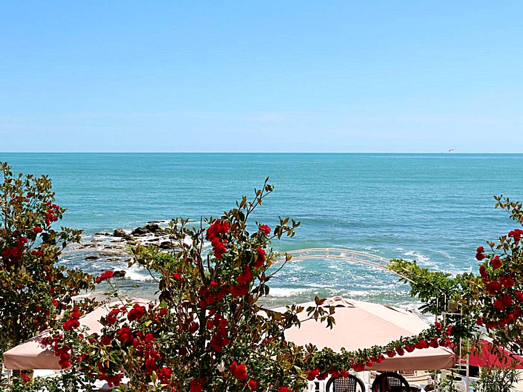 La Mer Apartcomplex and Spa