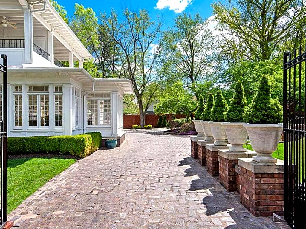 Southmoreland at Oak Street Mansion: One-Bedroom Suite