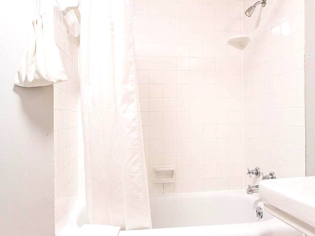 Thomas Hart Benton at Southmoreland on the Plaza: One-Bedroom Suite