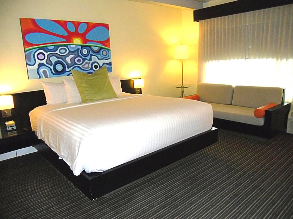 Hotel Current: Deluxe King Room