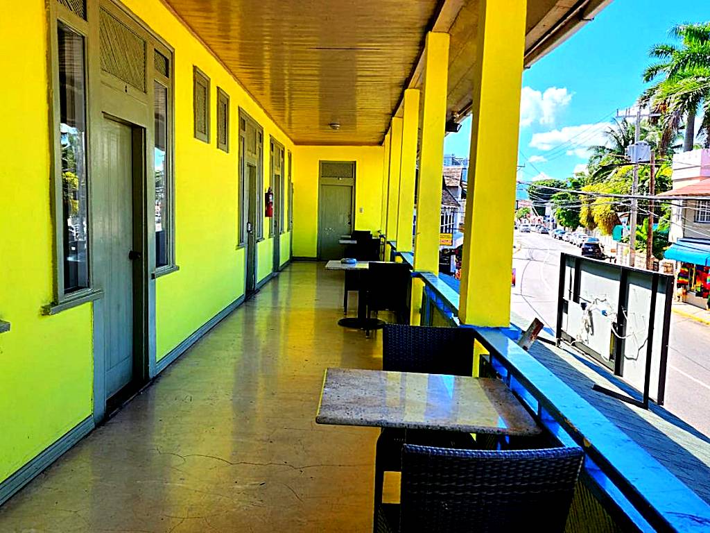 Caribic House: Deluxe King Studio