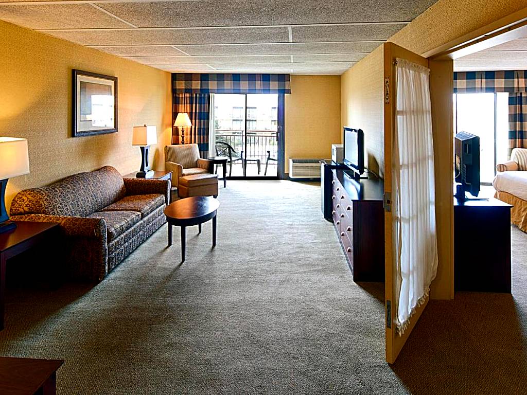 Red Lion Hotel Harrisburg Hershey: King Suite with Balcony (Harrisburg)