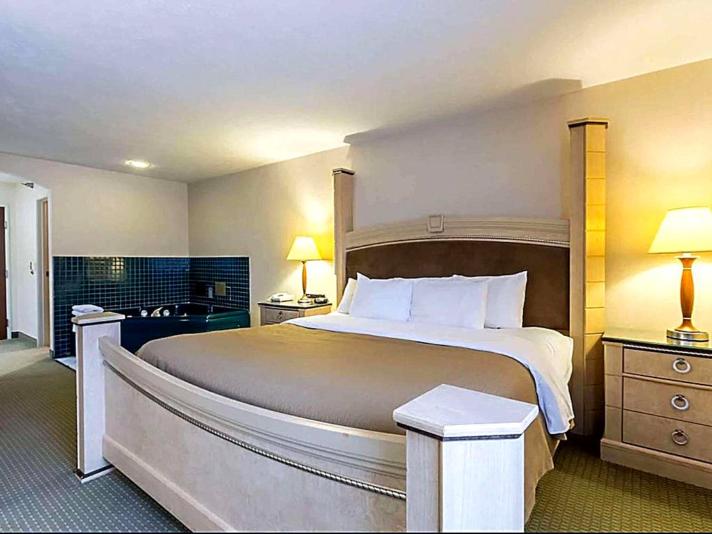 Baymont by Wyndham Omaha SW: Deluxe King Suite - Non-Smoking (Omaha)