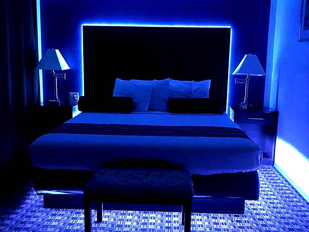 Budget Inn & Suites: King Suite with Spa Bath - single occupancy