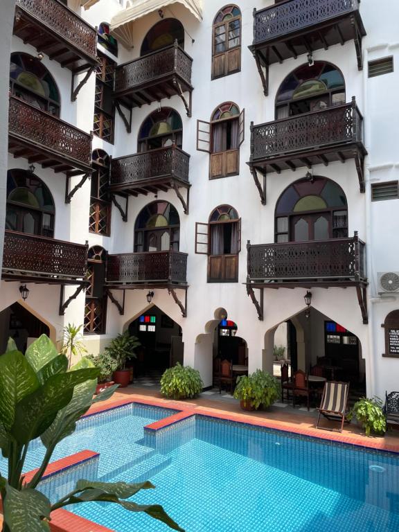 Dhow Palace Hotel
