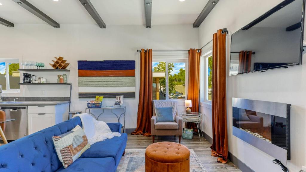 Lassen-View Downtown Loft - Luxury and Style!