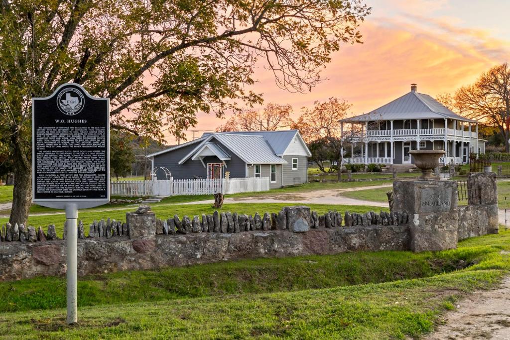 Kingsby Cottage - 1 Bedroom w Mountain views