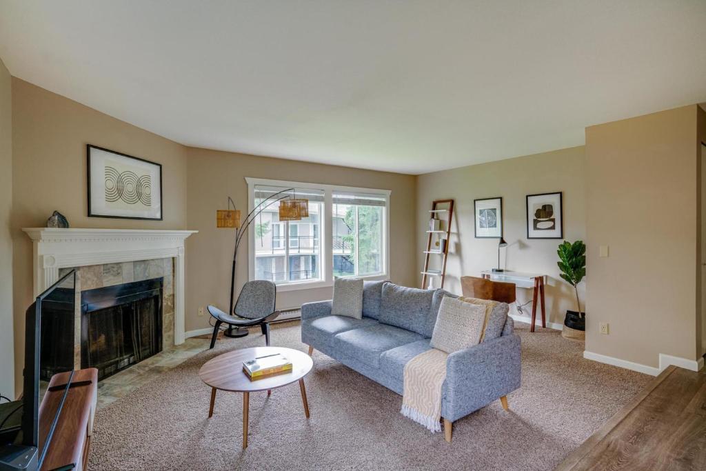 Kirkland 2br w yard wd nr shops dining SEA-664