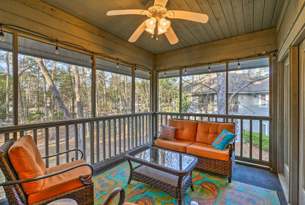 Resort Condo with Porch 1 Mi to North Myrtle Beach!