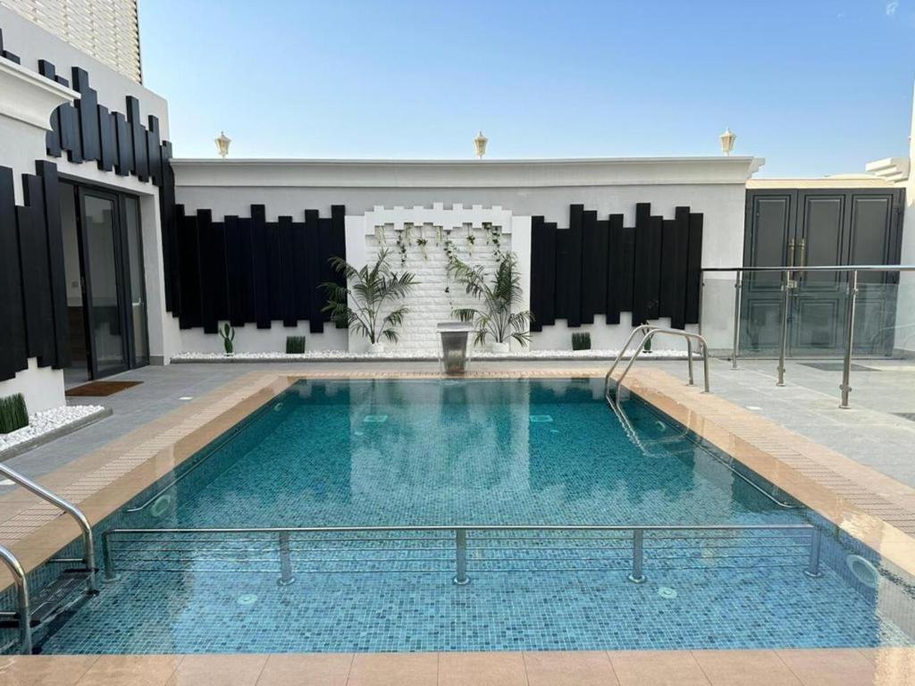 AWESOME 6BHK FF VILA