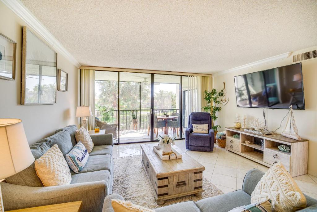 Sunny Fort Pierce Resort Condo with Beach Access!